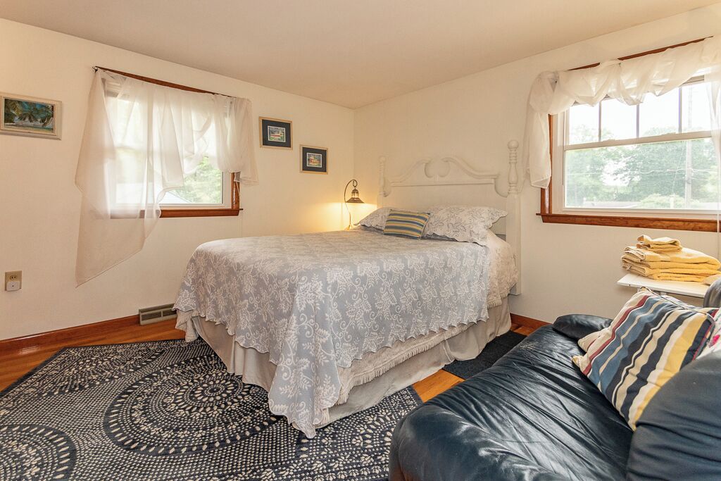 Lakehurst Bungalow - Photo 11