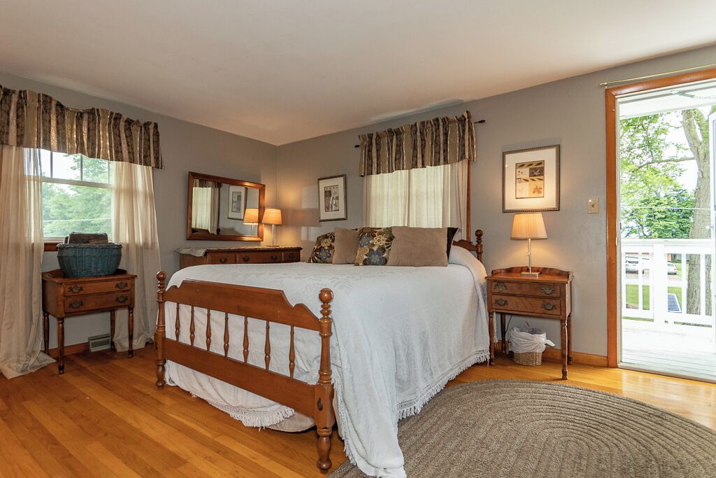 Lakehurst Bungalow - Photo 12