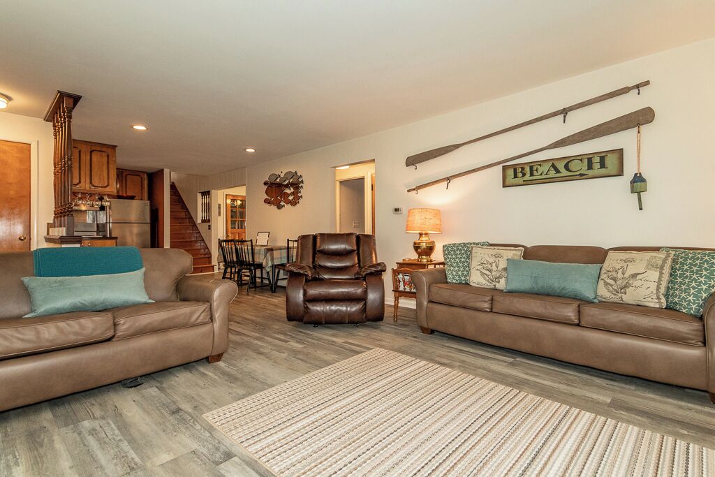 Lakehurst Bungalow - Photo 2